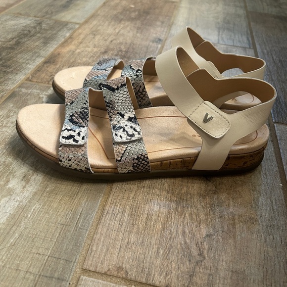 Vionic Colleen Boa Metallic Cream Leather Cork Adjustable Strap Sandals LIKE NEW - Picture 4 of 6